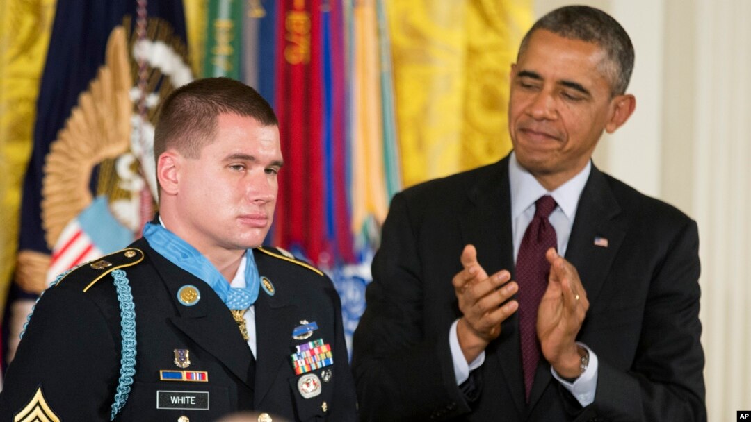 Prezident Barak Obama serjant Kayl Vaytni mamlakatning eng yuksak harbiy unvoni bilan taqdirladi 