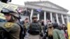 دادستان‌های آمریکا انتظار دارند که دست‌کم ۱۰۰ نفر دیگر در رابطه با حمله به ساختمان کنگره بازداشت شوند