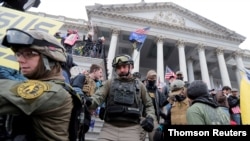 دادستان های آمریکا می‌گویند یک گروه شبه نظامی و ضد دولت در حمله و محاصره ساختمان کنگره در شش ژانویه نقش داشتند. (عکس از آرشیو)