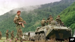 Военослужащие спецподразделений грузинских ВС в ходе операции в Панкисском ущелье в 2002 г. Архивное фото