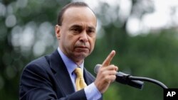 El congresista Luis Gutiérrez preside el equipo especial sobre inmigración creado por la junta de legisladores hispanos del Congreso.