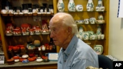 FILE - Nick Clifford, who was the last surviving worker from the construction of Mount Rushmore, signs books at the Mount Rushmore Gift Shop near Keystone, S.D., in August 2009.