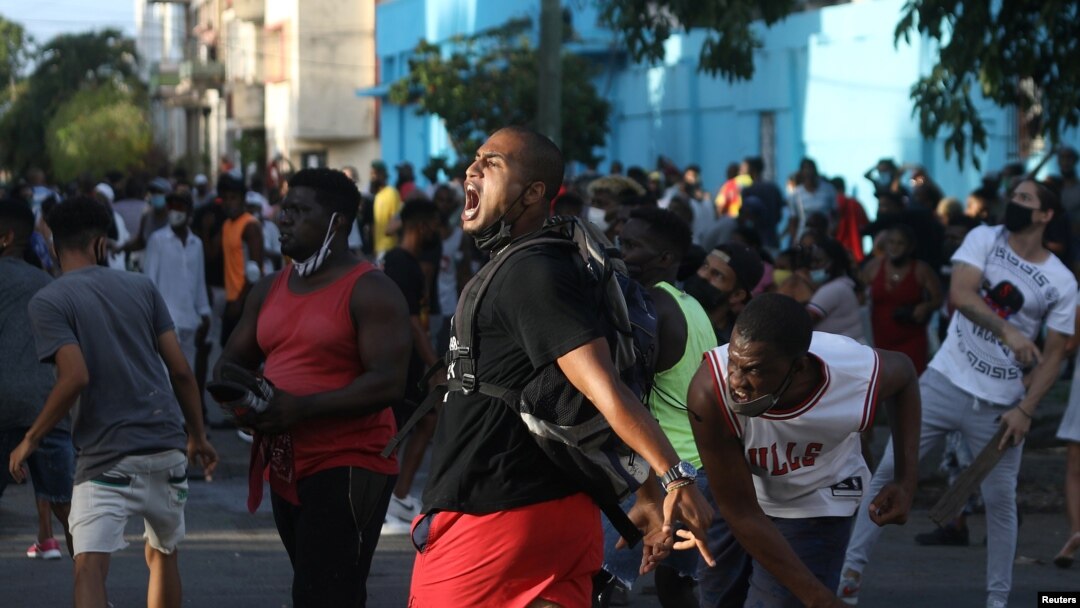 Aksi demonstrasi anti pemerintah di Havana di tengah perebakan COVID-19 di Kuba (foto: dok). 