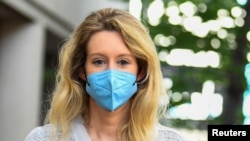Bà Elizabeth Holmes, người sáng lập công ty Theranos.