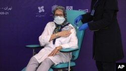 دکتر مینو محرز، واکسن برکت را در فاز سوم بالینی دریافت کرد