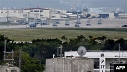Trực thăng và máy bay quân sự của Mỹ tại căn cứ không quân Futenma ở Okinawa, Nhật Bản