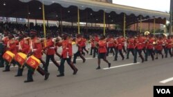 A marching band participates in the National Day celebration in Yaounde, Cameroon, May 20, 2016. (M. Kindzeka/VOA)