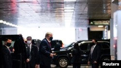 Presiden AS Donald Trump tiba di rumah sakit New York Presbyterian di mana adiknya, Robert Trump dirawat karena sakit, Jumat (14/8).