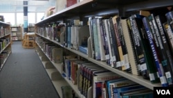 High school library in Denver, Colorado, April 10, 2019. (M. Burke/VOA)