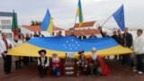 Віче у Албуфейра.<br />
<br />
&quot;Віче у Лісабоні відзначилося конструктивними пропозиціями громади щодо подальших дій на підтримку української революції. Так, були підтримані пропозиції повторно звернутися до парламенту Португалії з проханням введення персональних санкцій проти представників режиму Януковича. Для цього, група активістів взялася за переклад інформації про українських посадовців причетних до антинародних дій&quot;, - повідомляє прес-служба Спілки українців Португалії. 