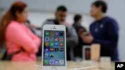 Agentlik "Apple" kompaniyasidan telefonni ochib berishni talab qilib, firmani siquvga olayotgan edi. Biroq "Apple" shaxsiy daxlsizlik, fuqarolarning huquqlarini pesh qilib bo'yin egmadi.