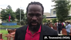 Senator Antonio Cheramy talks to VOA Creole on the lawn of the Haitian parliament.