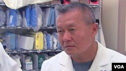 El doctor Peter Rhee, es uno de los neurocirujanos que desde el primer momento asistieron a la congresista Gabrielle Giffords.