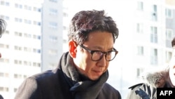 This picture taken on Dec. 23, 2023 shows South Korean actor Lee Sun-kyun arriving at a police station in Incheon for his police questioning over his alleged use of marijuana and other psychoactive drugs.