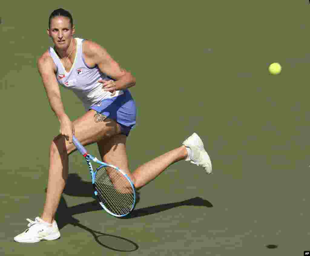 کارولینا پلیشکووا تنیس&zwnj;باز ۲۷ ساله از جمهوری چک مقابل کریستینا ملادنوویچ&nbsp; رقیب فرانسوی در مسابقات تنیس دبی شکست خورد.&nbsp;