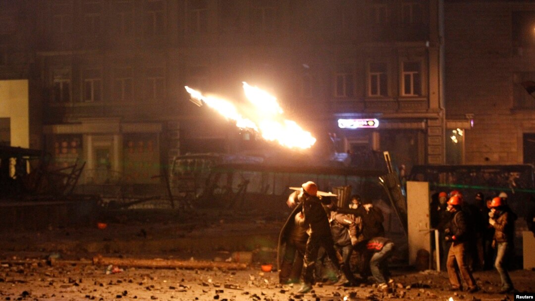 Pro-European protesters throw petrol bombs during clashes with Ukranian riot police in Kyiv, Jan. 20, 2014.