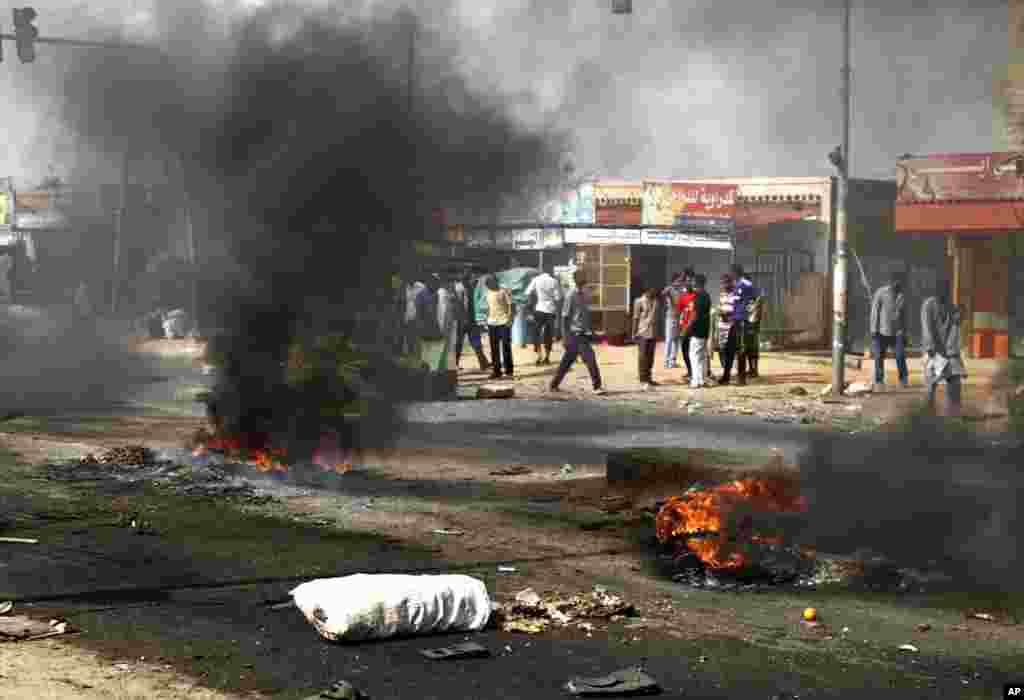 Protesters burn tires and close the highway to northern cities amid a wave of unrest over the cutting of fuel subsidies by the Sudanese government, in Kadro, Sudan, Sept. 25, 2013.