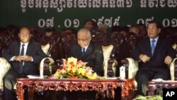 Chea Sim, center, president of the ruling Cambodian People's Party, Hun Sen, right, the party's vice president and also Cambodian prime minister, and Heng Samrin, left, the party's honorary president, file photo. 