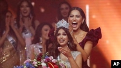 FILE: Miss Universe 2020 Andrea Meza, right, crowns India's Harnaaz Sandhu as Miss Universe 2021 during the 70th Miss Universe pageant, Monday, Dec. 13, 2021, in Eilat, Israel. 
