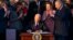 Tổng thống Joe Biden ngày 15/11 ký ban hành luật chi tiêu 1.000 tỉ đô la cho hạ tầng cơ sở tại một buổi lễ ở Tòa Bạch Ốc.