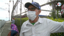 Marvin Saénz dice que lleva cuatro meses de estar trabajando y de vivir de solidaridad de la gente en Costa Rica. [Foto: Armando Gómez/VOA]