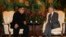 Sjevernokorejski lider Kim Jong Un tokom sastanka sa premijerom Singapura, Lee Hsien Loongom u Istana predsjedničkoj palati u nedjelju, 10. juna 2018.