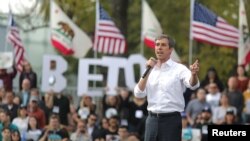 US Democratic presidential candidate Beto O'Rourke speaks at a rally in Los Angeles, California, U.S., April 27, 2019. 