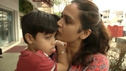 Jasvin Kaur took her 4-year-old son, Siddharrth Harjai, to the doctor because he developed a cough and had trouble breathing because of the haze. (D. Grunebaum/VOA)