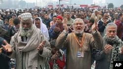 Egyptians pray during a demonstration in Tahrir Square in Cairo, Egypt, December 30, 2011.