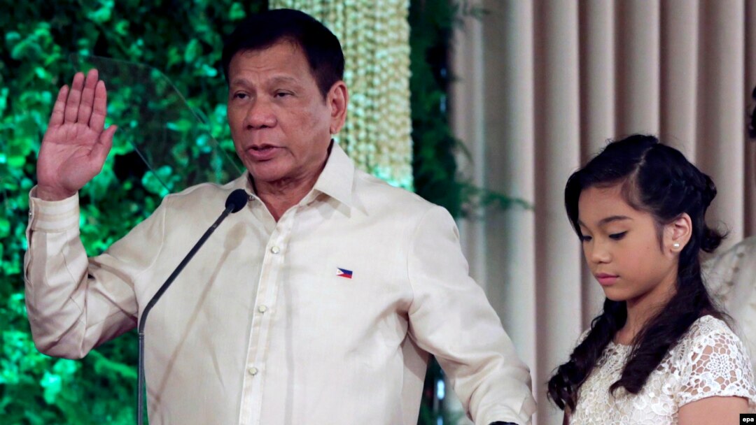 Ông Rodrigo Duterte tuyên thệ nhậm chức Tổng thống Philippines.