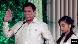 Rodrigo Duterte resmi diambil sumpahnya sebagai presiden ke-16 Filipina, Kamis (30/6).