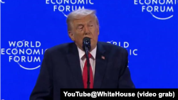 دونالد ترمپ، رییس جمهور ایالات متحده امریکا حین سخنرانی در مجمع جهانی اقتصاد در داووس سویس