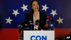 ARCHIVO - María Corina Machado, candidata presidencial de la oposición durante una conferencia de prensa, en Caracas. 