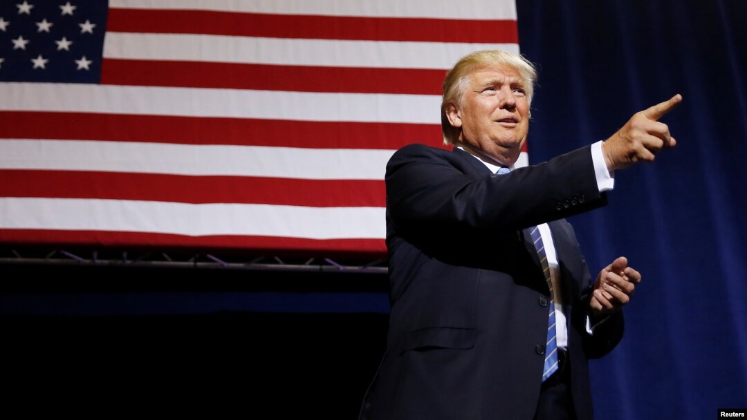 El tono que utilizó Trump en Arizona fue más agresivo que el de horas antes en la Ciudad de México con el presidente mexicano, Enrique Peña Nieto.
