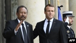 French President Emmanuel Macron, right, poses with Sudan's Prime Minister Abdalla Hamdok ahead of a meeting at The Elysee Presidential Palace in Paris, Sept. 30, 2019. 