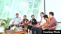 Tim Pemulangan WNI dari Hubei bersama Menteri Luar Negeri, Retno Marsudi, Selasa (18/2). (Foto: KemenluRI)