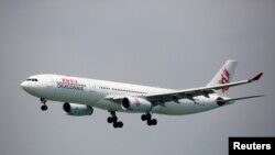 Pesawat Cathay Dragon Airbus A330-300 saat hendak mendarat di Bandara Hong Kong, China, 4 April 2018. (Foto: dok).