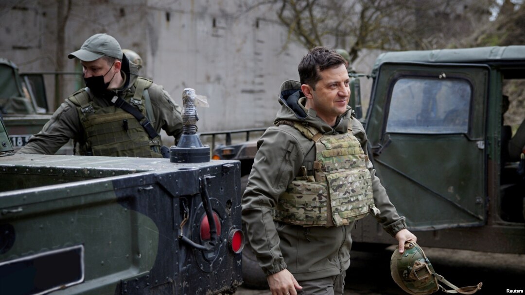 Президент Украина Владимир Зеленский на боевых позициях вооруженных сил Украины в Донецкой области Украина (архивное фото)