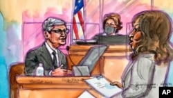 Esta representación de un artista muestra al director ejecutivo de Apple, Tim Cook, en el estrado de testigos durante un juicio en San Ramón, California, el 21 de mayo de 2021.