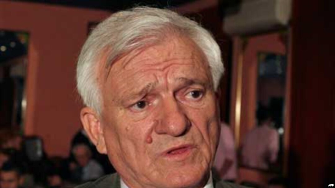 Etnik Sırp olan Jovan Divjak, Bosna savaşı sırasında Boşnaklarla birlikte savaşmıştı