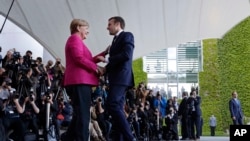 Angela Merkel et Emmanuel Macron, Berlin, Allemagne, le 15 mai 2017. 