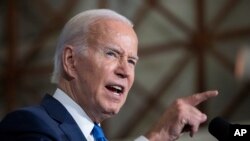 El presidente de los Estados Unidos, Joe Biden, habla sobre las amenazas a la democracia y la violencia política en Estados Unidos durante un evento del Comité Nacional Demócrata en el Columbus Club en Washington, EEUU, el 2 de noviembre de 2022.