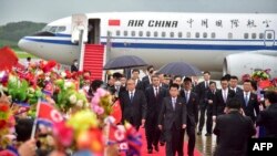 朝鲜官媒公布全国人大常委会副委员长李鸿忠2023年7月27日抵达平壤访问的照片。