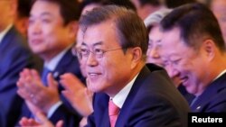 인도를 국빈방문 중인 문재인 한국 대통령이 9일 뉴델리에서 열린 '한-인도 비즈니스 포럼'에 참석하고 있다. 