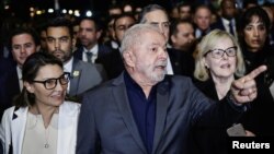 Presiden Brazil Luiz Inacio Lula di Silva sehari setelah penyerbuan gedung-gedung pemerintah di Brasilia (9/1). 