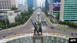 FILE - Tugu Selamat Datang di bundaran Hotel Indonesia, Jakarta, 14 September 2020. (ADEK BERRY/AFP)