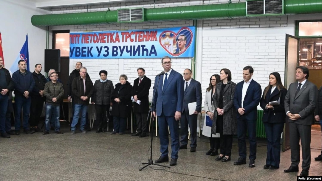 Predsednik Srbije Aleksandar Vučić u poseti fabrici nameske „PPT Petoletka“ u Trsteniku, u okviru dvodnevne posete Rasinskom okrugu (Foto: FoNet)