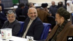 Former National security adviser Mohammad Hanif Atmar (C) Yunus Qanuni (L) as the first vice president and Mohammad Mohaqia (R) as the second voice president, register at Independent Elections Commissions (IEC) in Kabul, Afghanistan, Jan. 18, 2019. 