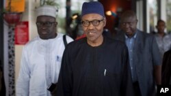 Muhammadu Buhari (depan) bersama para pendukungnya (foto: dok).