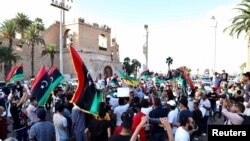 Aksi unjuk rasa anti-pemerintah di Tripoli, Libya, 25 Agustus 2020. (REUTERS / Hazem Ahmed) 